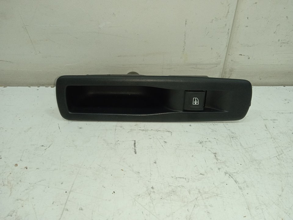 MANDO ELEVALUNAS TRASERO IZQUIERDO RENAULT MEGANE III BERLINA 5 P BOSE Edition