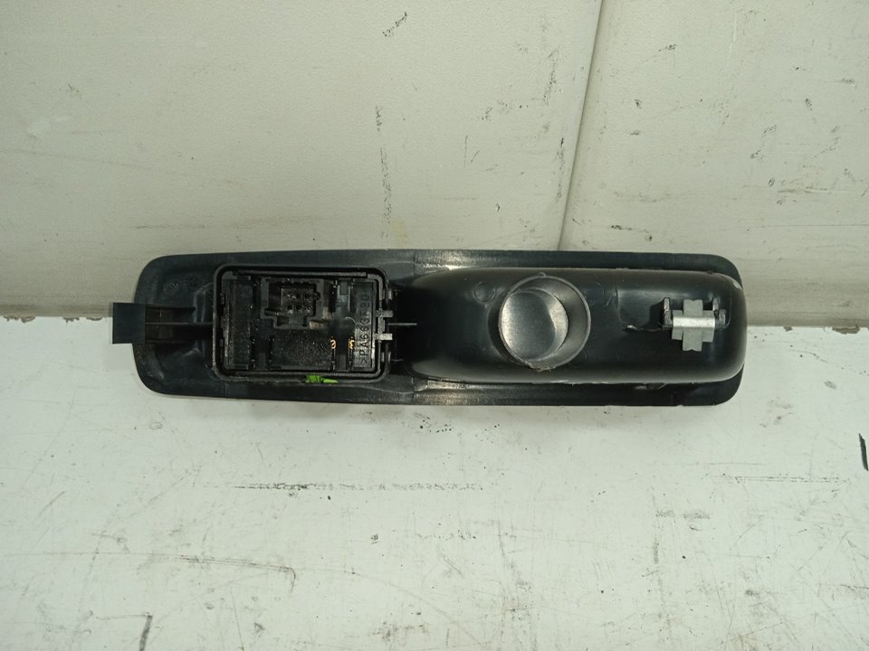 MANDO ELEVALUNAS TRASERO IZQUIERDO RENAULT MEGANE III BERLINA 5 P BOSE Edition