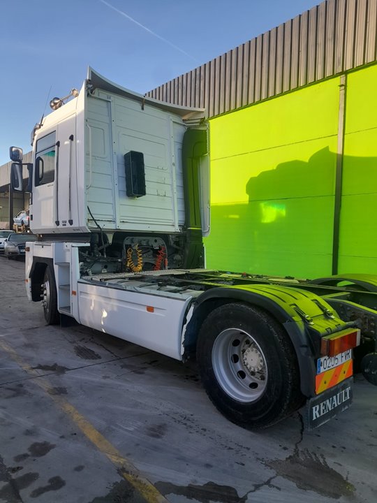 RENAULT MAGNUM AB 2005 Chasis         4X2    4XX.18 Gran espacio Motor 12,8 Ltr. - 368 kW Diesel