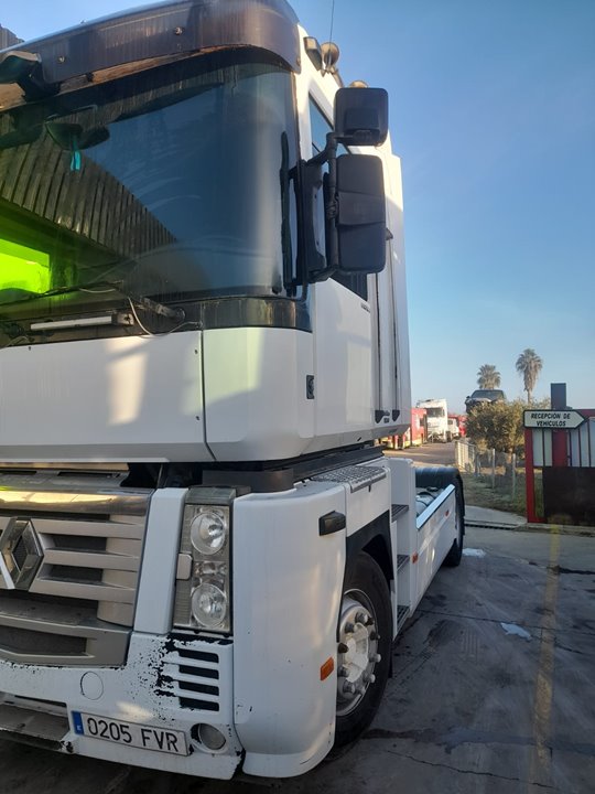 RENAULT MAGNUM AB 2005 Chasis         4X2    4XX.18 Gran espacio Motor 12,8 Ltr. - 368 kW Diesel