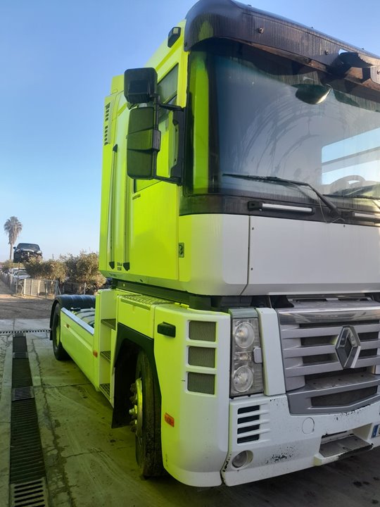 RENAULT MAGNUM AB 2005 Chasis         4X2    4XX.18 Gran espacio Motor 12,8 Ltr. - 368 kW Diesel