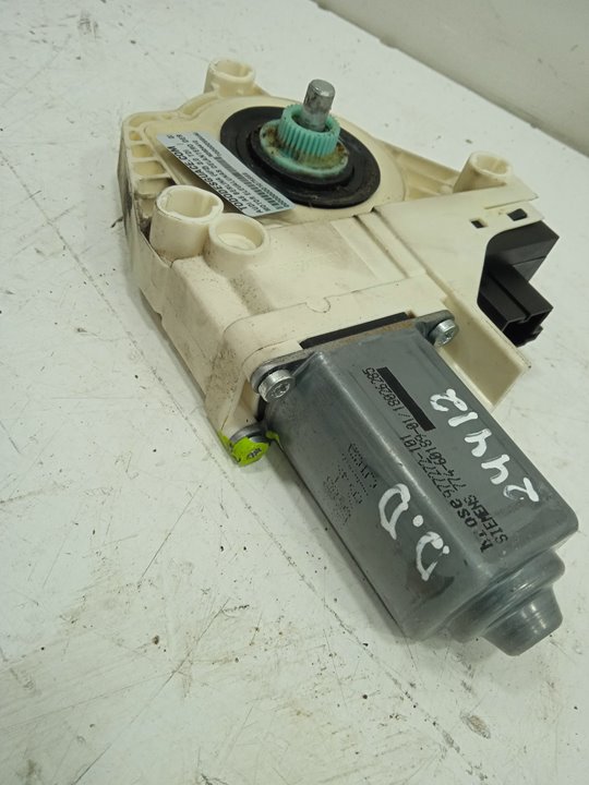 MOTOR ELEVALUNAS DELANTERO DERECHO foto 4