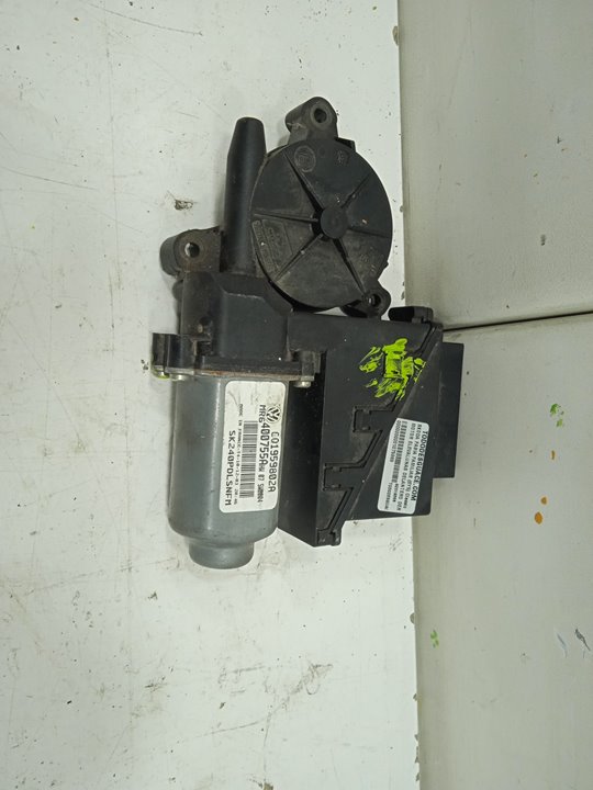 MOTOR ELEVALUNAS DELANTERO DERECHO foto 2