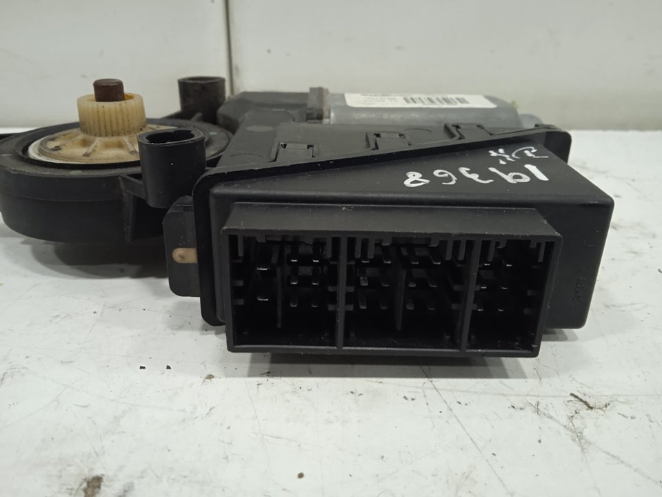 MOTOR ELEVALUNAS DELANTERO DERECHO foto 4