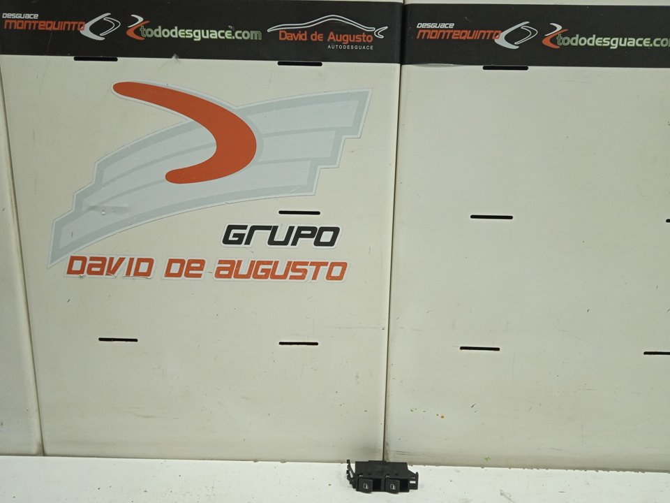 MANDO ELEVALUNAS DELANTERO DERECHO