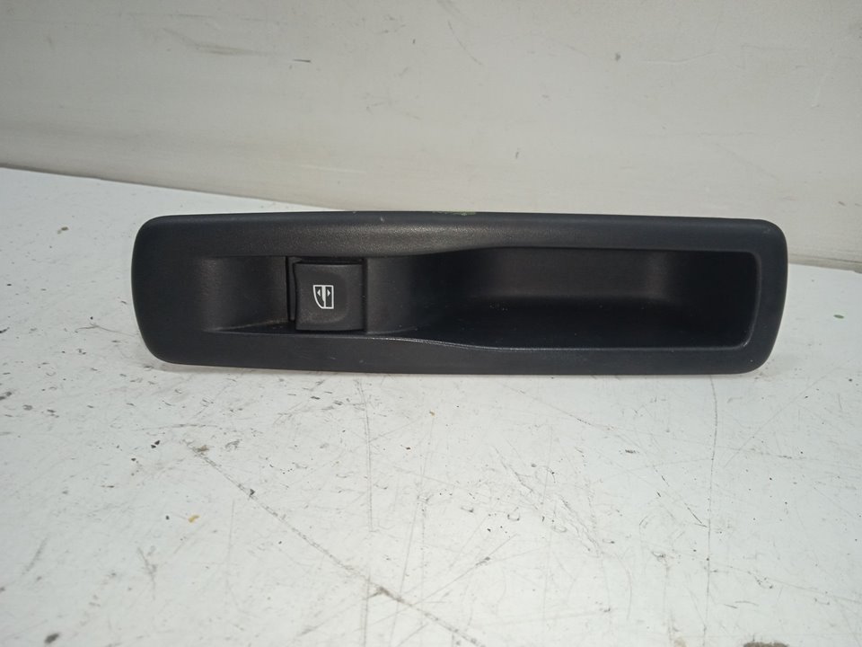 MANDO ELEVALUNAS TRASERO DERECHO RENAULT MEGANE III BERLINA 5 P BOSE Edition