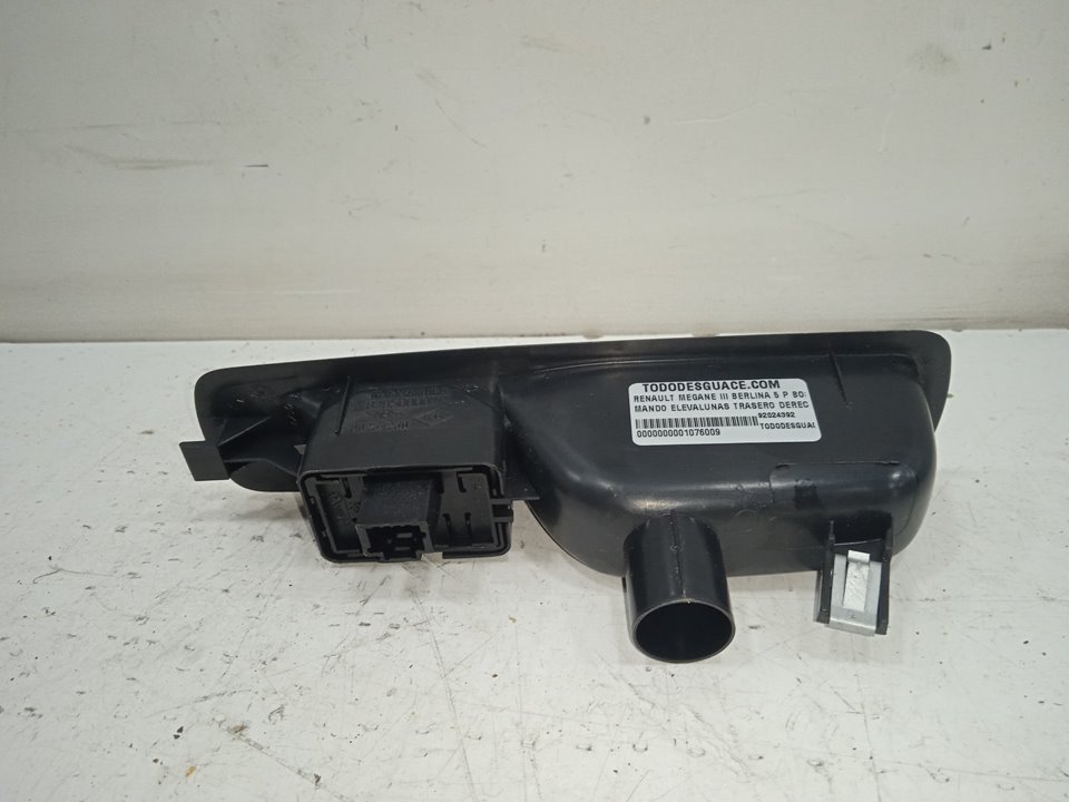 MANDO ELEVALUNAS TRASERO DERECHO RENAULT MEGANE III BERLINA 5 P BOSE Edition
