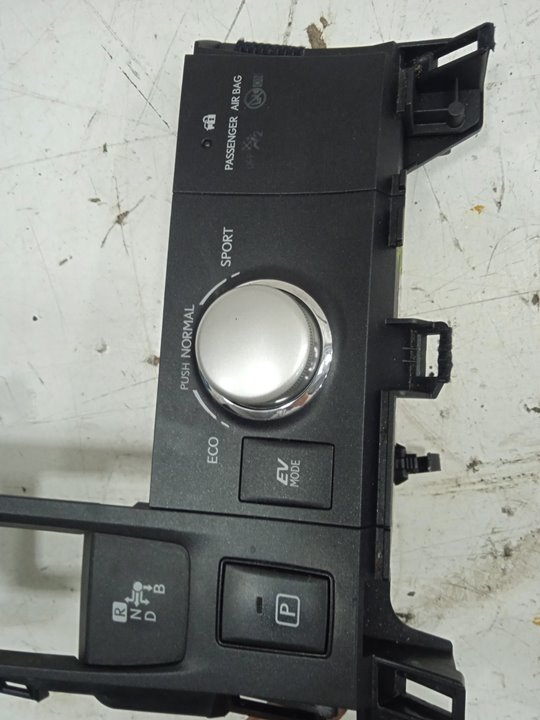 CARCASA GUARNECIDO CENTRAL LEXUS CT 200h   |   01.13 - 12.20