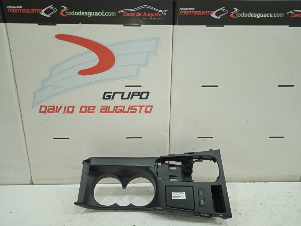 GUARNECIDO CENTRAL LEXUS CT 200h   |   01.13 - 12.20