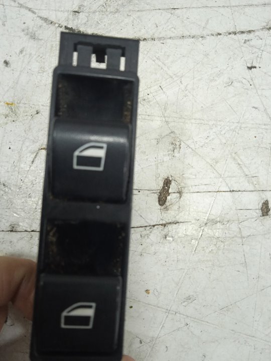 MANDO ELEVALUNAS DELANTERO DERECHO foto 2