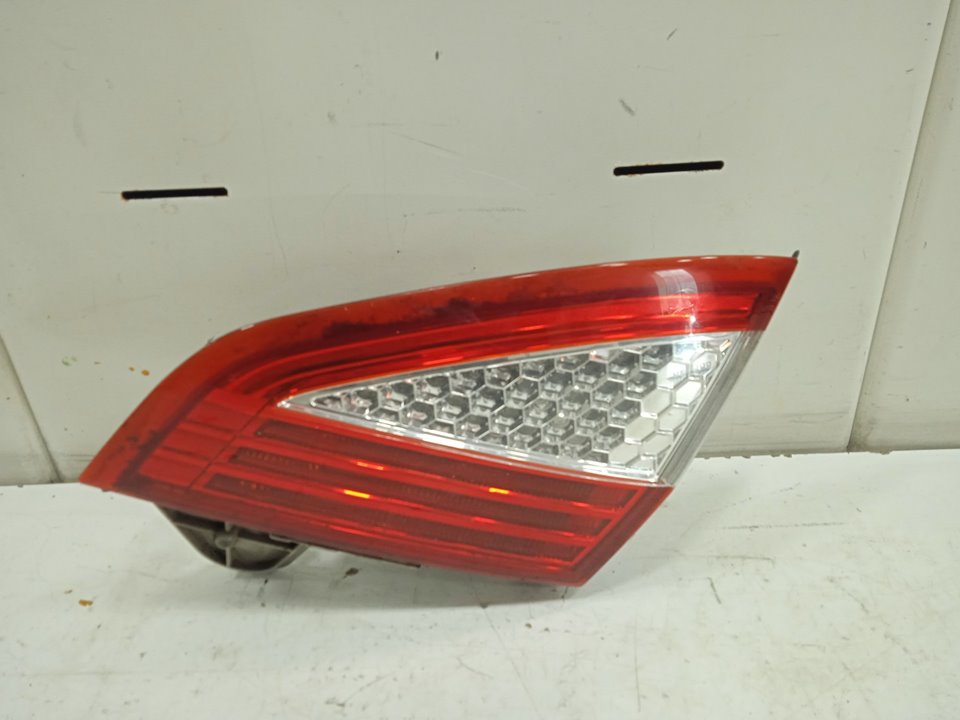 PILOTO INTERIOR TRASERO DERECHO FORD MONDEO BER. (CA2) Ghia