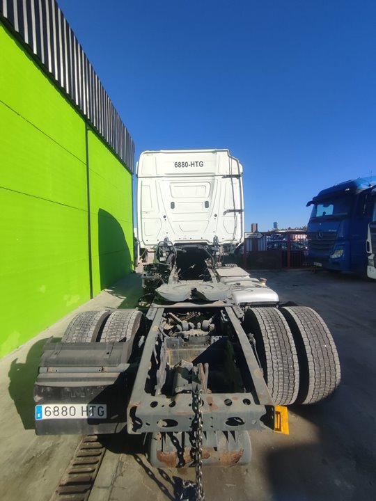 MERCEDES-BENZ ACTROS 2/3 2 - EJES / 6 CIL. *