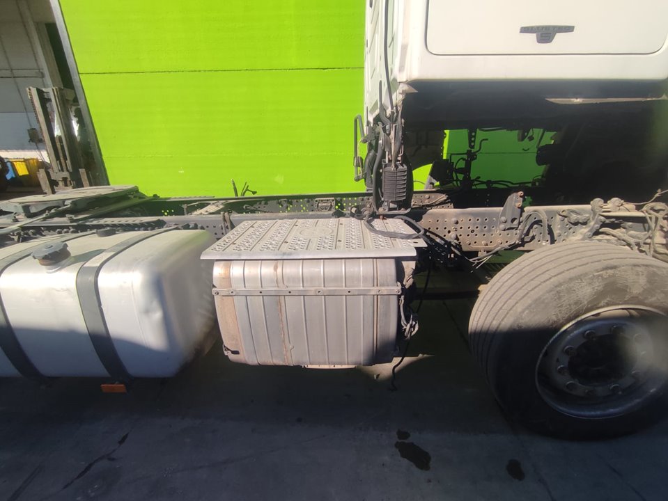 MERCEDES-BENZ ACTROS 2/3 2 - EJES / 6 CIL. *