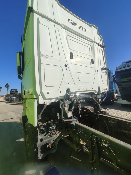 MERCEDES-BENZ ACTROS 2/3 2 - EJES / 6 CIL. *