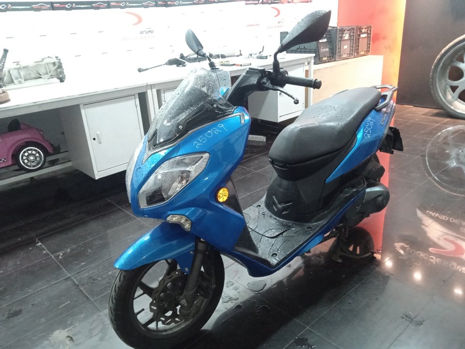 KEEWAY CITY BLADE 125 City Blade 125 Motor 125 cm3 - 6,9 kW