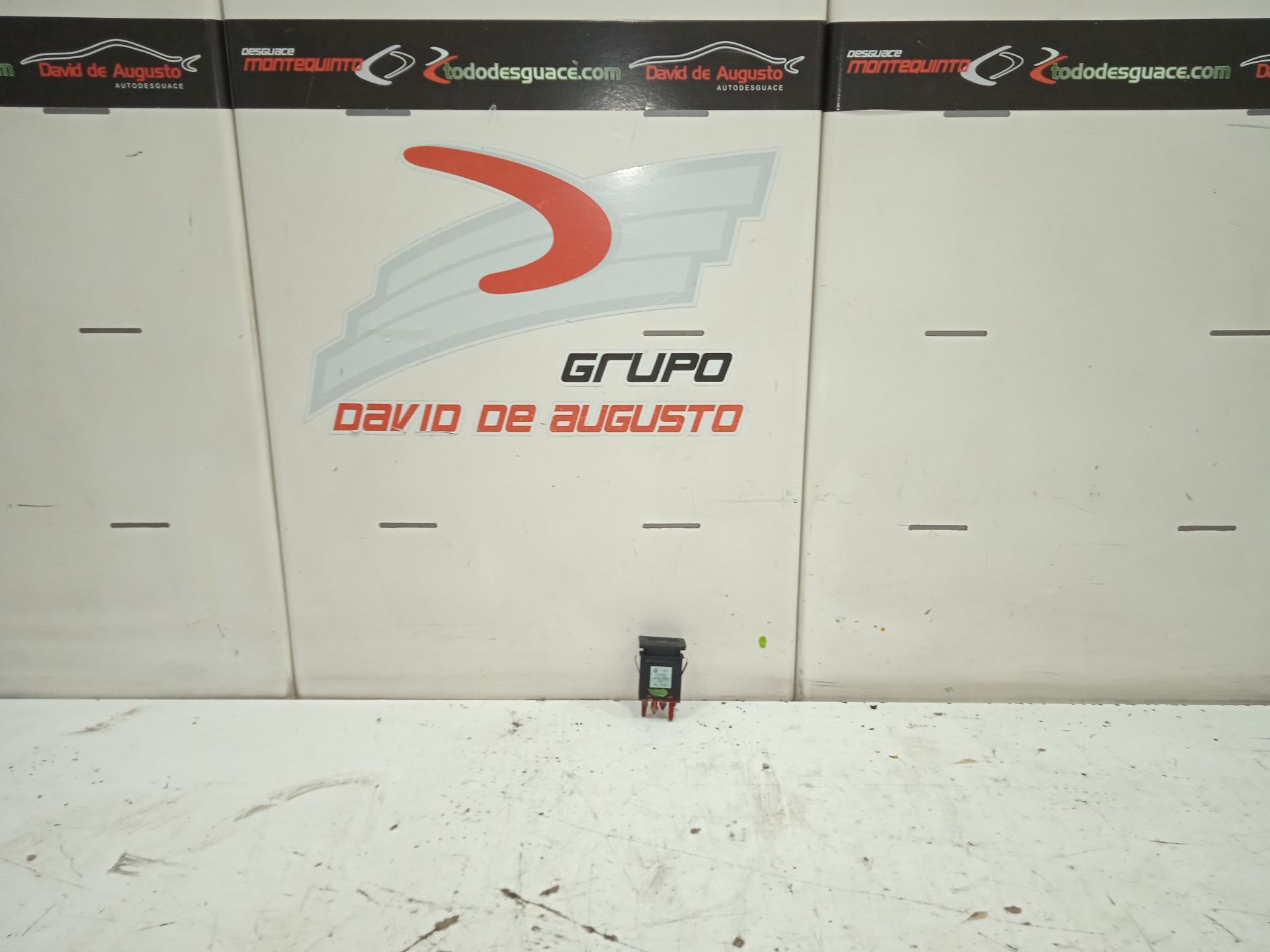INTERRUPTOR VOLKSWAGEN GOLF IV BERLINA (1J1) Básico