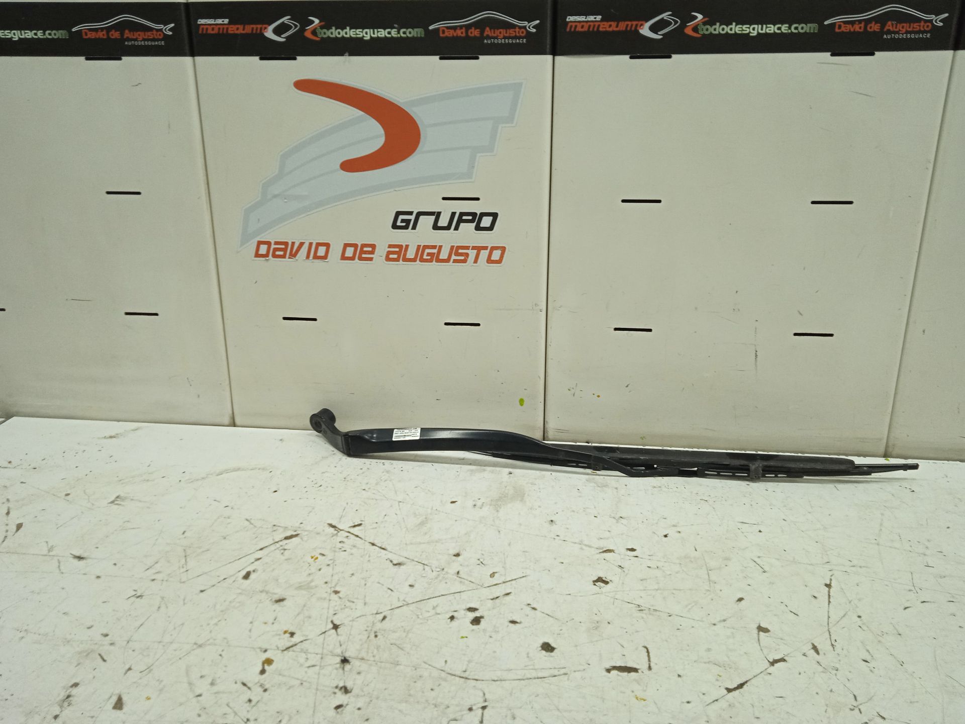 BRAZO LIMPIA DELANTERO DERECHO