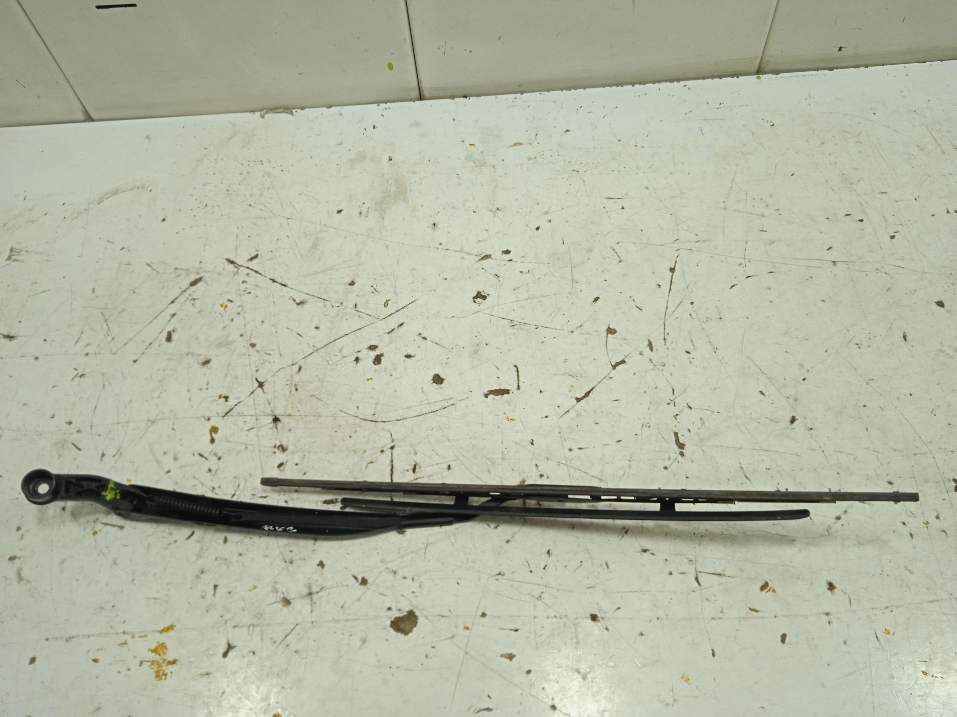 BRAZO LIMPIA DELANTERO DERECHO foto 2