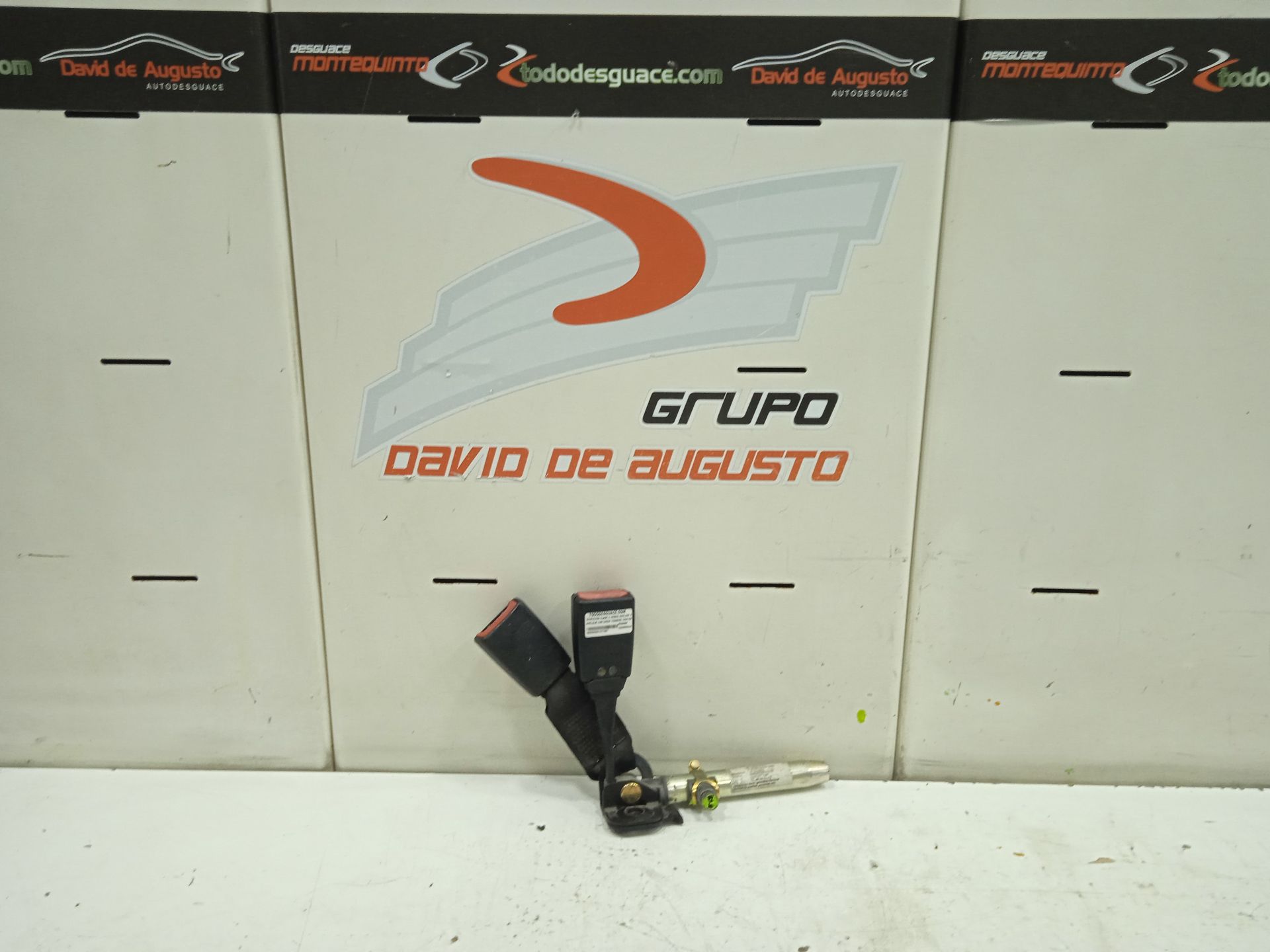 ANCLAJE CINTURON TRASERO CENTRAL MERCEDES CLASE C (W203) BERLINA 270 CDI (203.016)   |   12.00 - 12.05