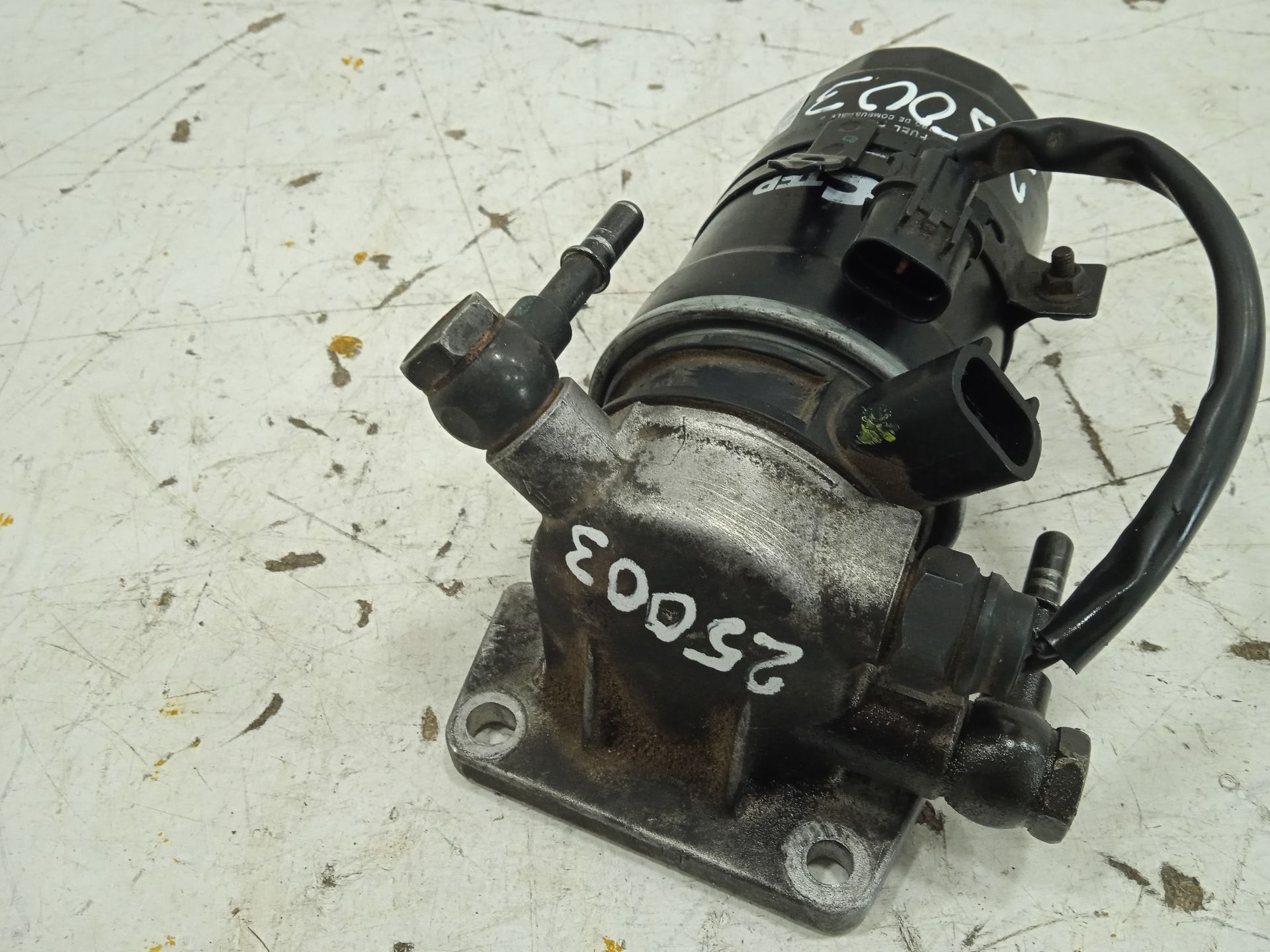 SOPORTE FILTRO DE GASOIL KIA CARENS (UN) Concept