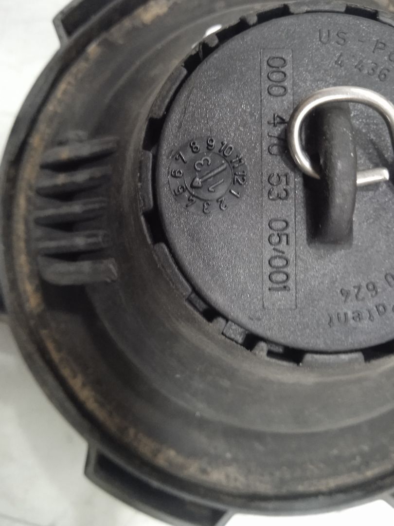 TAPA EXTERIOR COMBUSTIBLE MERCEDES-BENZ ACTROS 2/3 2 - EJES / 6 CIL. *