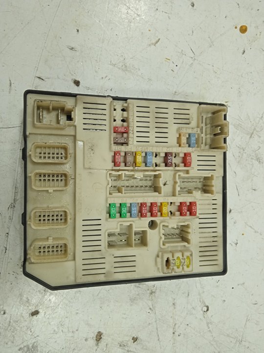 CAJA RELES / FUSIBLES RENAULT LAGUNA III 2.0 DCI BERLINA