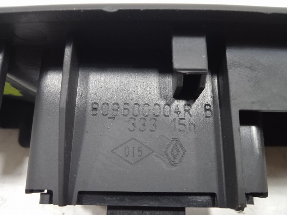 MANDO ELEVALUNAS DELANTERO DERECHO RENAULT LAGUNA III 2.0 DCI BERLINA