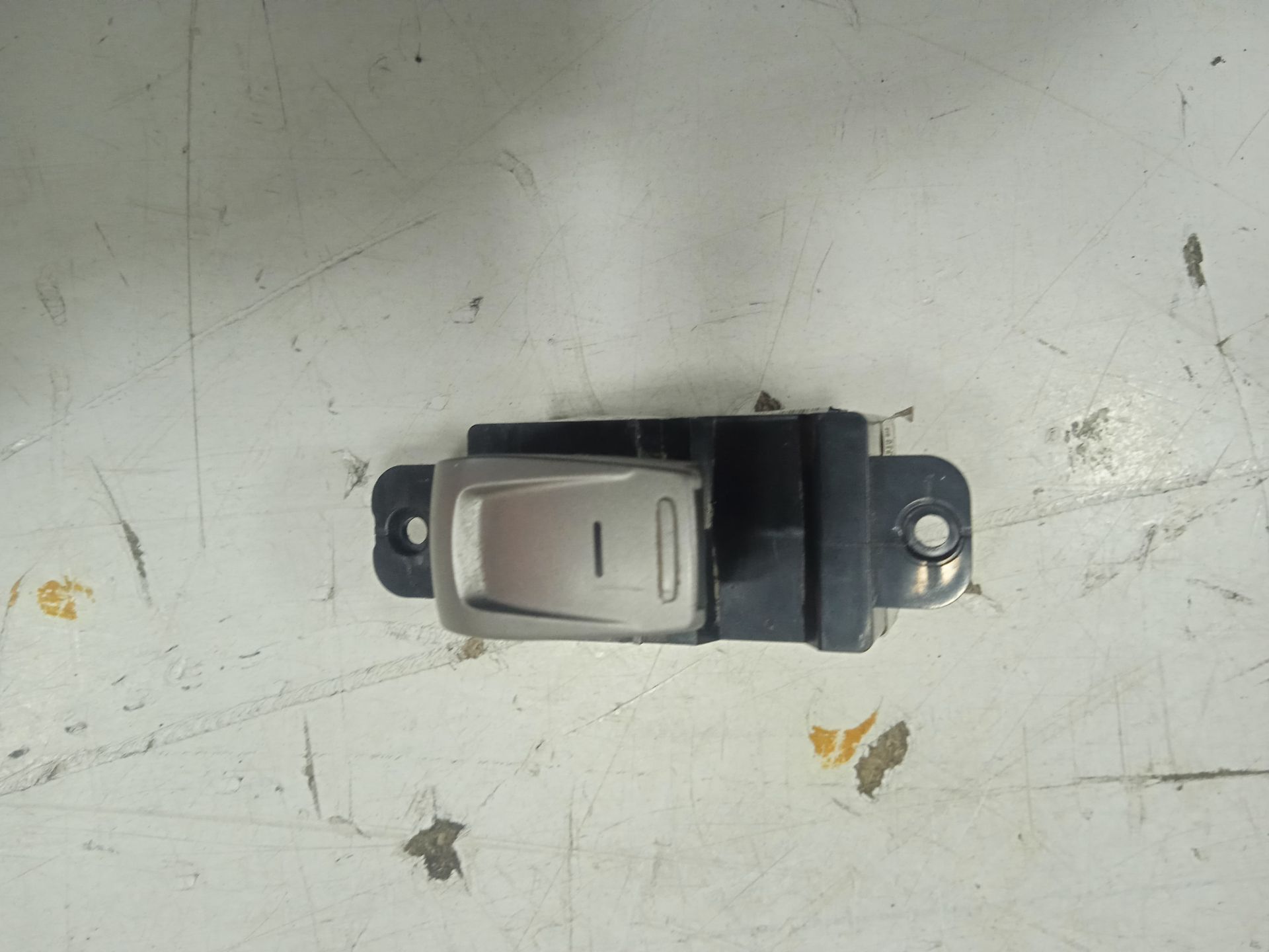 MANDO ELEVALUNAS DELANTERO DERECHO foto 2