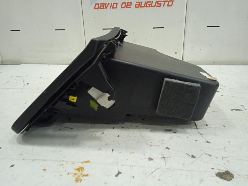 GUANTERA CITROEN C4 LIM. Collection   |   12.11 - 12.14