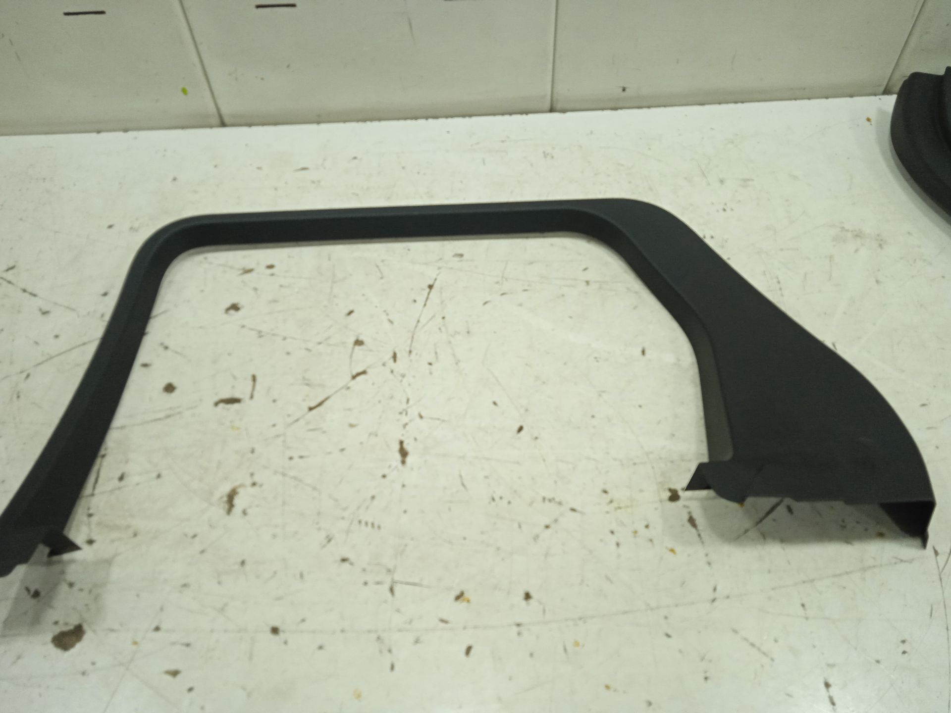 MOLDURA PUERTA TRASERA DERECHA LAND ROVER DISCOVERY SPORT SE