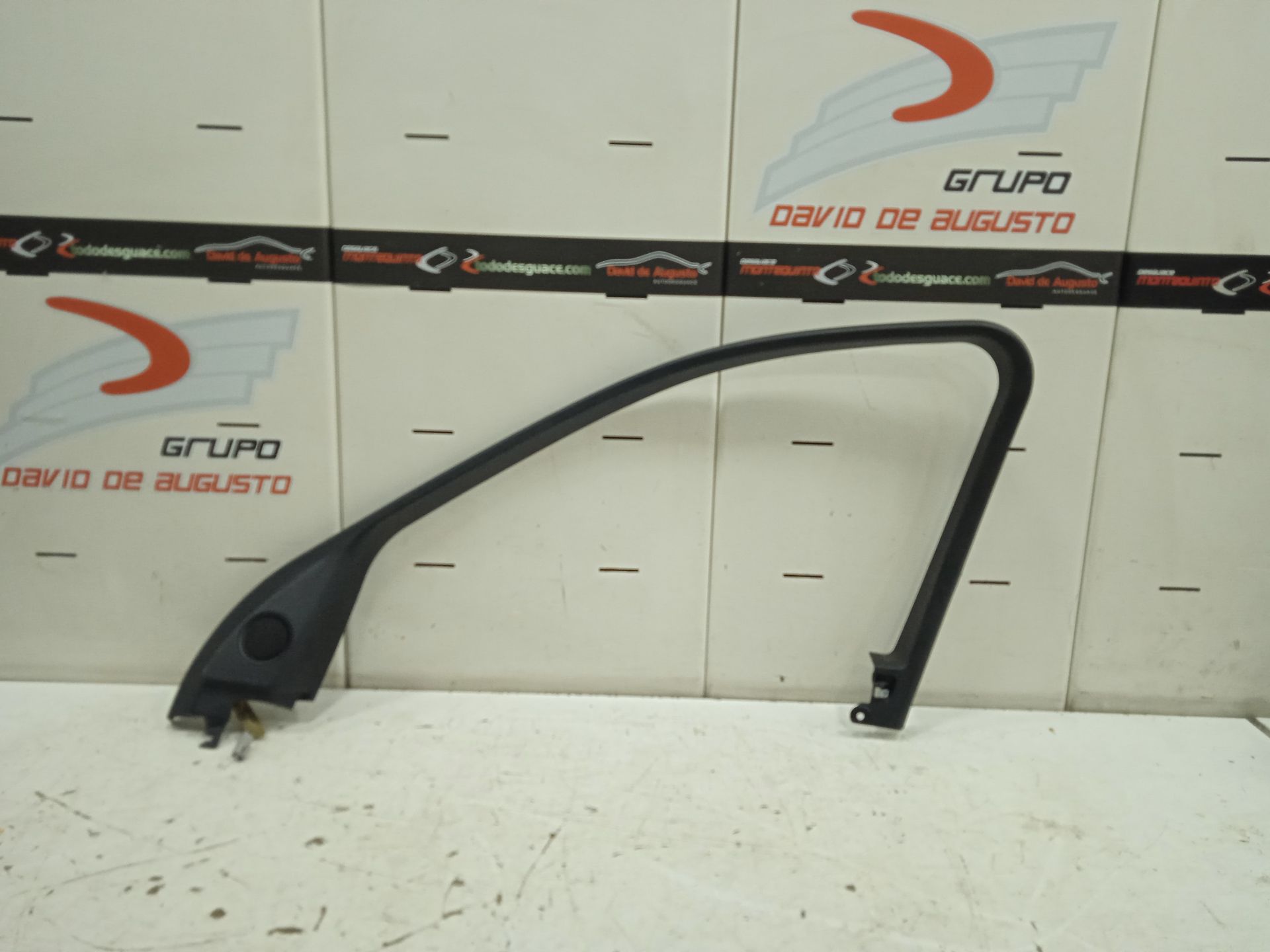 MOLDURA PUERTA  DELANTERA DERECHA LAND ROVER DISCOVERY SPORT SE