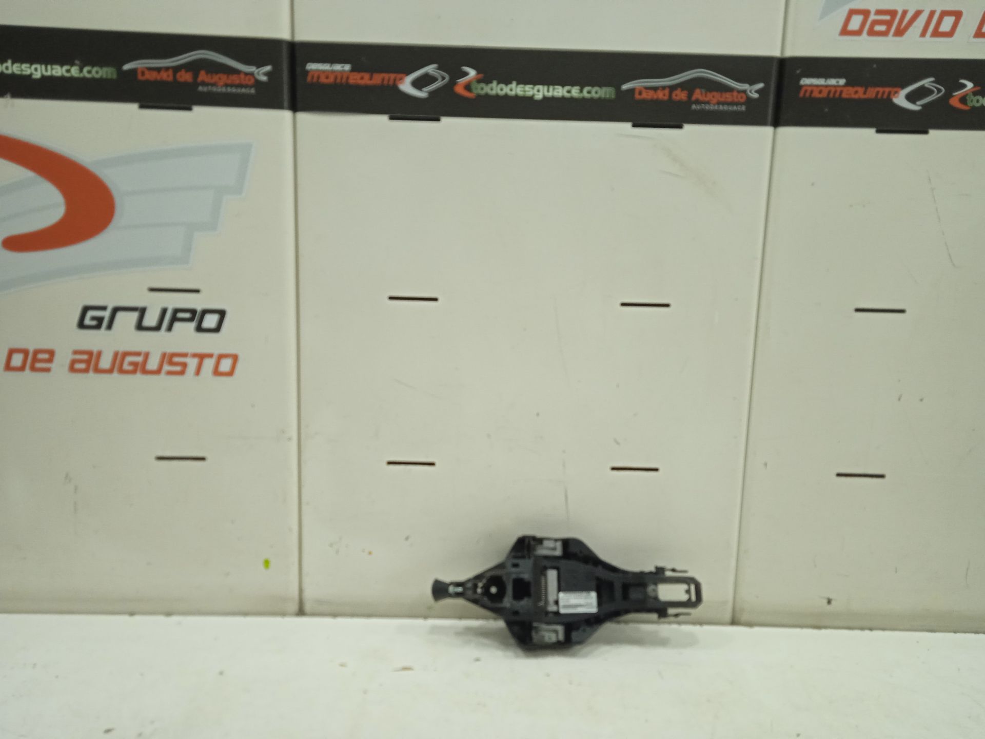 SOPORTE MANETA EXTERIOR PUERTA TRASERA IZQUIERDA LAND ROVER DISCOVERY SPORT SE