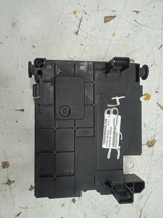 CAJA RELES / FUSIBLES foto 3