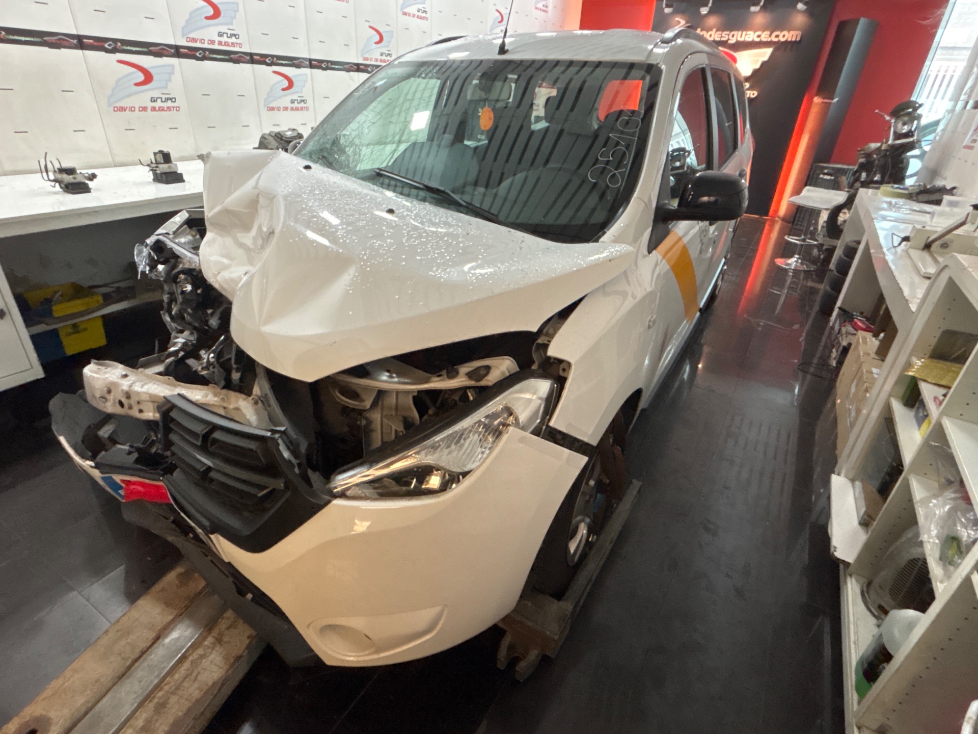 DACIA LODGY Comfort Motor 1,5 Ltr. - 70 kW BLUE dCi Diesel FAP CAT