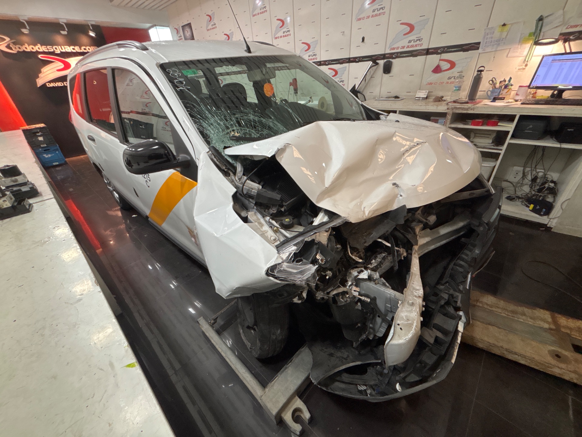 DACIA LODGY Comfort Motor 1,5 Ltr. - 70 kW BLUE dCi Diesel FAP CAT