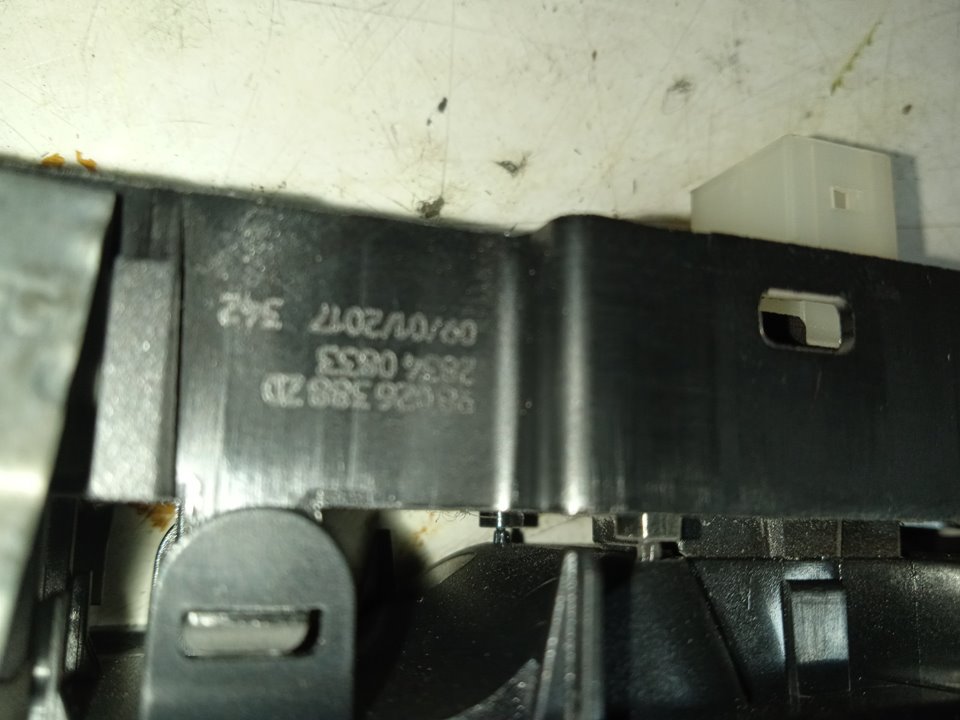 MANDO ELEVALUNAS DELANTERO DERECHO foto 4