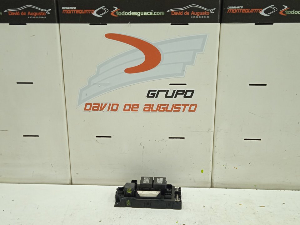 CAJA RELES / FUSIBLES TOYOTA PRIUS (NHW30) Plug-in Hybrid Advance