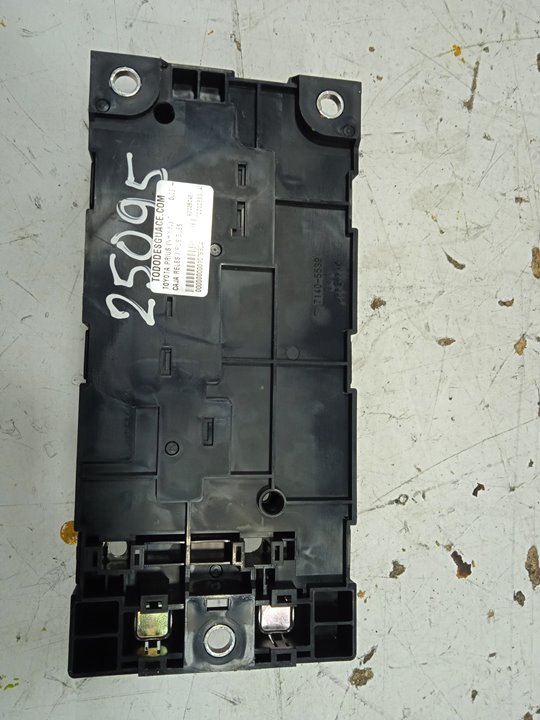 CAJA RELES / FUSIBLES TOYOTA PRIUS (NHW30) Plug-in Hybrid Advance