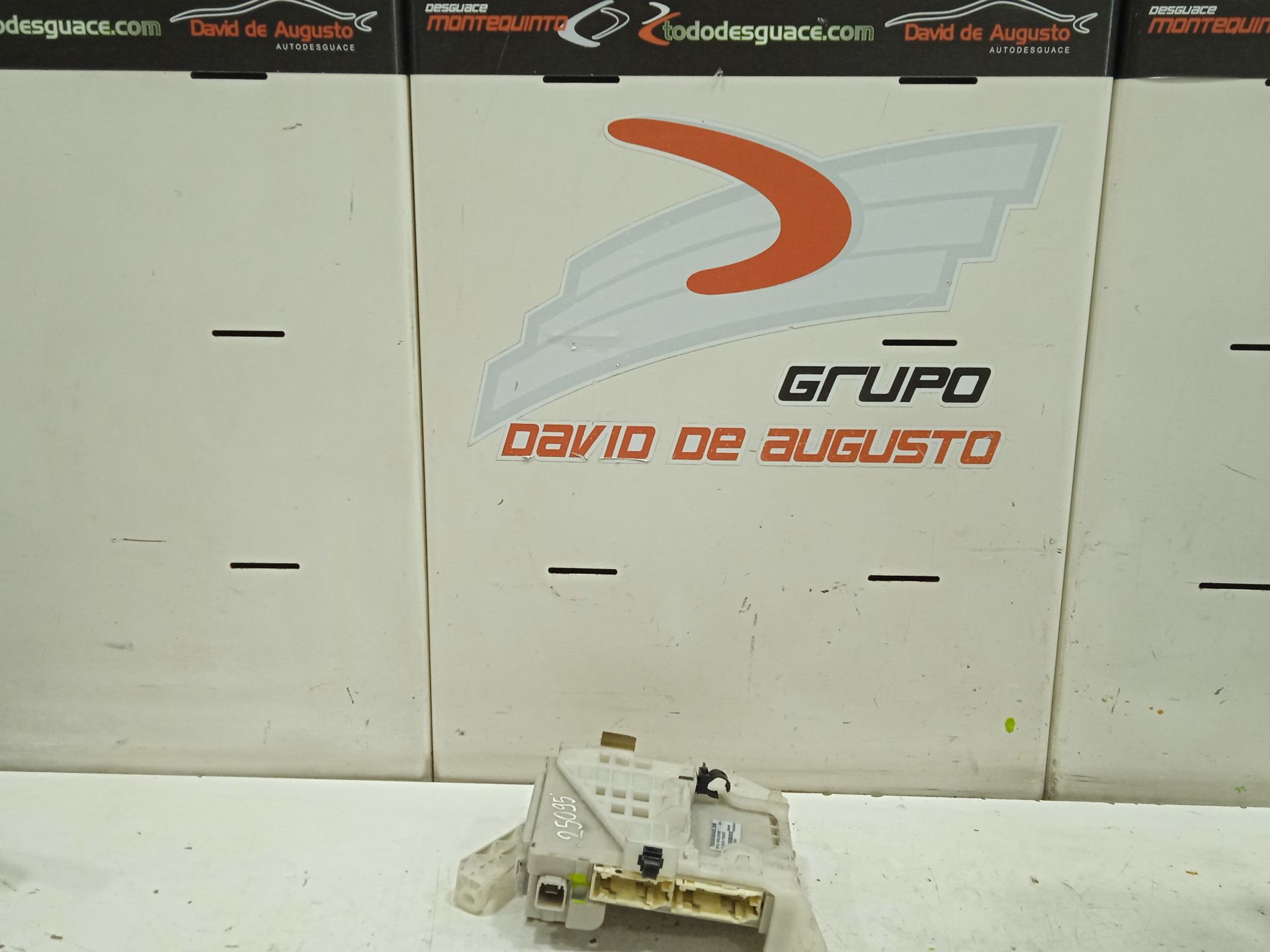 CAJA RELES / FUSIBLES TOYOTA PRIUS (NHW30) Plug-in Hybrid Advance