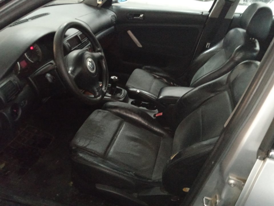 VOLKSWAGEN PASSAT BERLINA (3B3) Edition Motor 1,9 Ltr. - 96 kW TDI