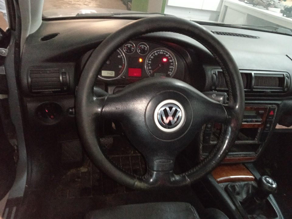 VOLKSWAGEN PASSAT BERLINA (3B3) Edition Motor 1,9 Ltr. - 96 kW TDI