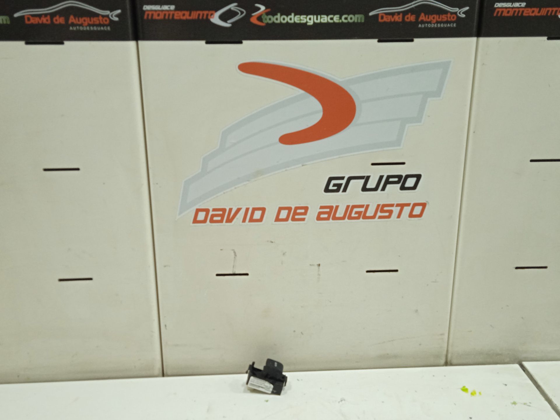 MANDO ELEVALUNAS TRASERO DERECHO TOYOTA PRIUS (NHW30) Plug-in Hybrid Advance