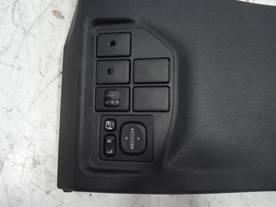 MOLDURA TOYOTA PRIUS (NHW30) Plug-in Hybrid Advance
