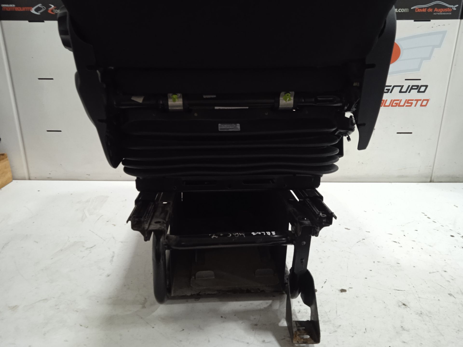 ASIENTO DELANTERO IZQUIERDO IVECO DAILY CAJA CERRADA (2006 =>) Caja cerrada gran espacio 35C... batalla 3300