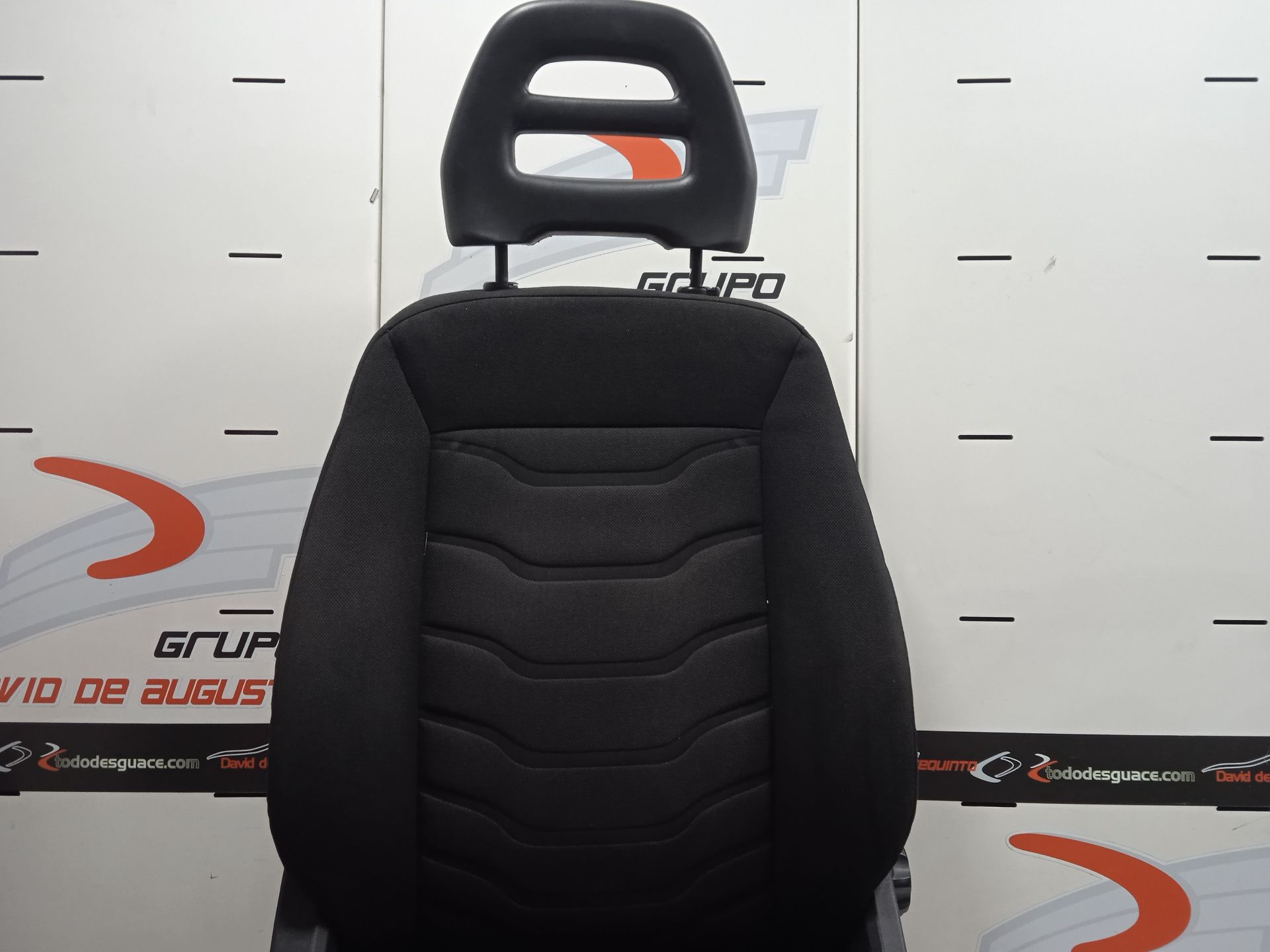 ASIENTO DELANTERO IZQUIERDO IVECO DAILY CAJA CERRADA (2006 =>) Caja cerrada gran espacio 35C... batalla 3300