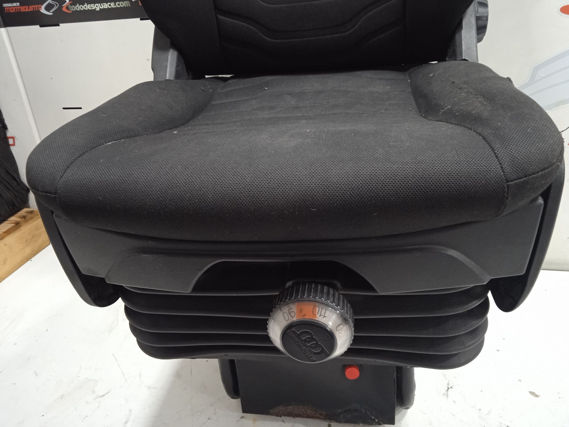 ASIENTO DELANTERO IZQUIERDO IVECO DAILY CAJA CERRADA (2006 =>) Caja cerrada gran espacio 35C... batalla 3300