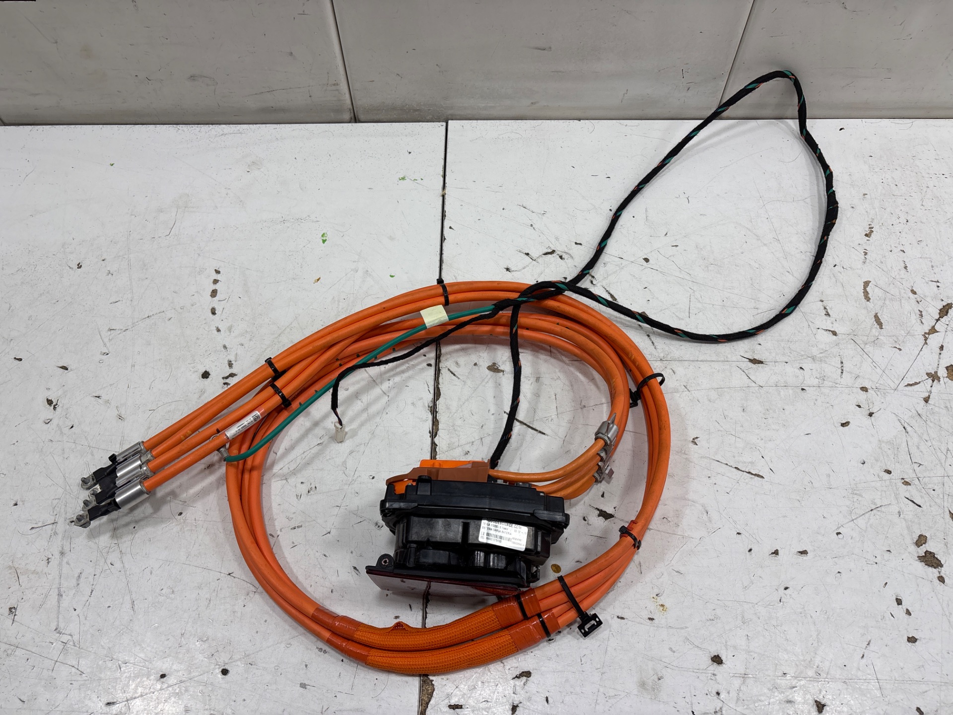 SISTEMA CARGA BATERIA TESLA MODEL S Basis