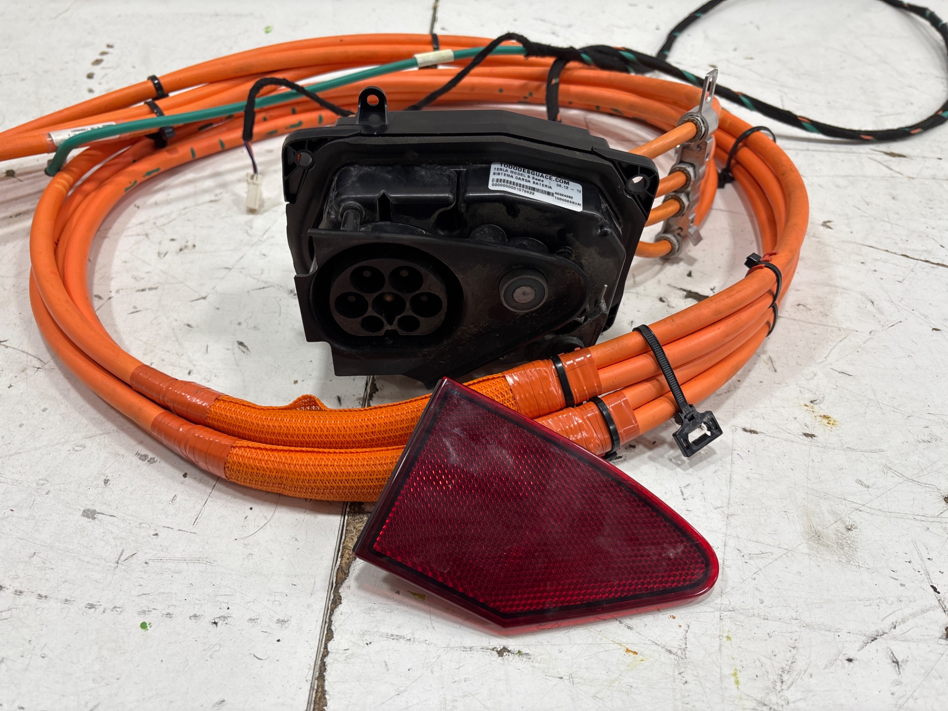 SISTEMA CARGA BATERIA TESLA MODEL S Basis