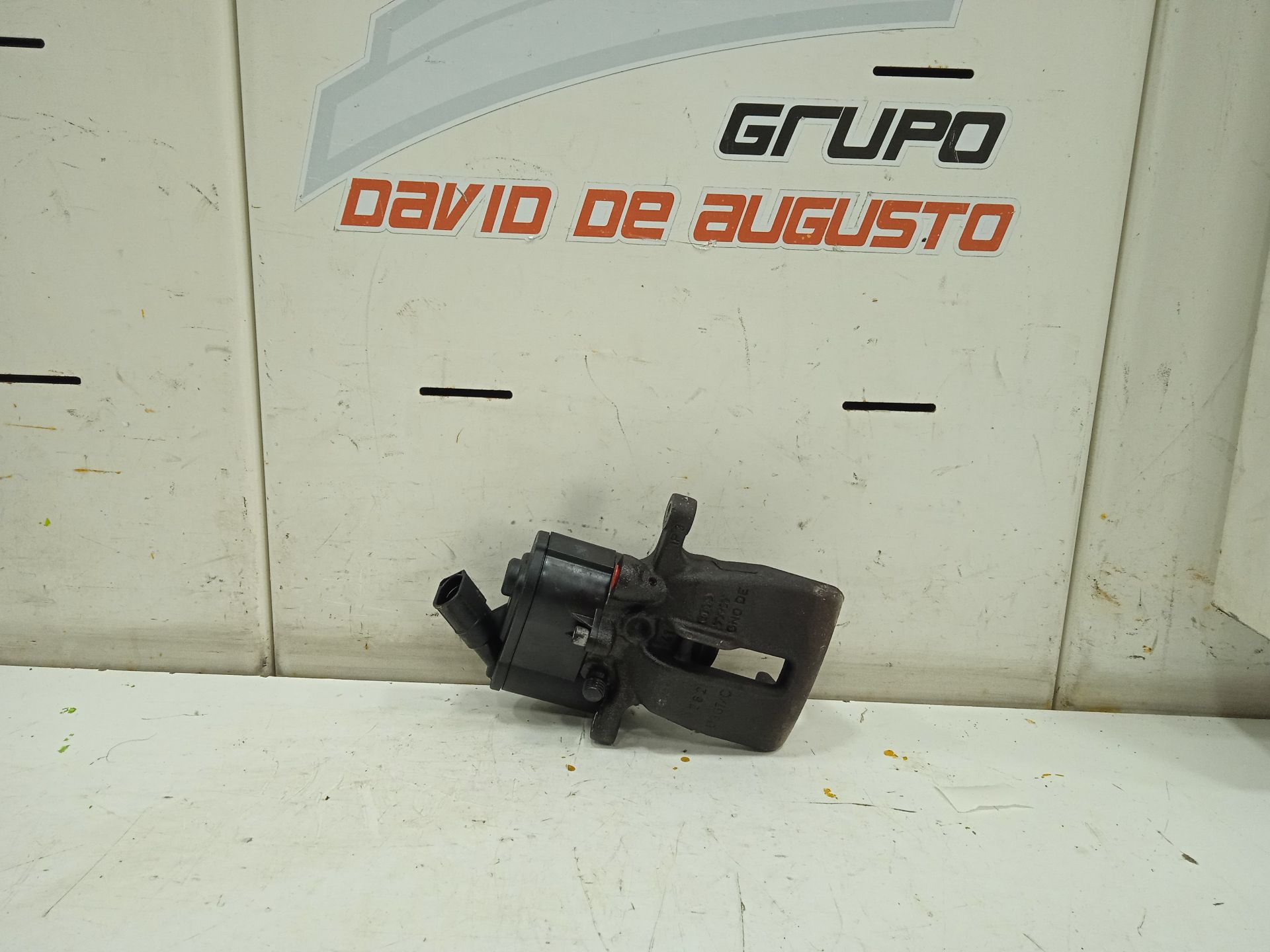 PINZA DE FRENO TRASERA IZQUIERDA foto 3