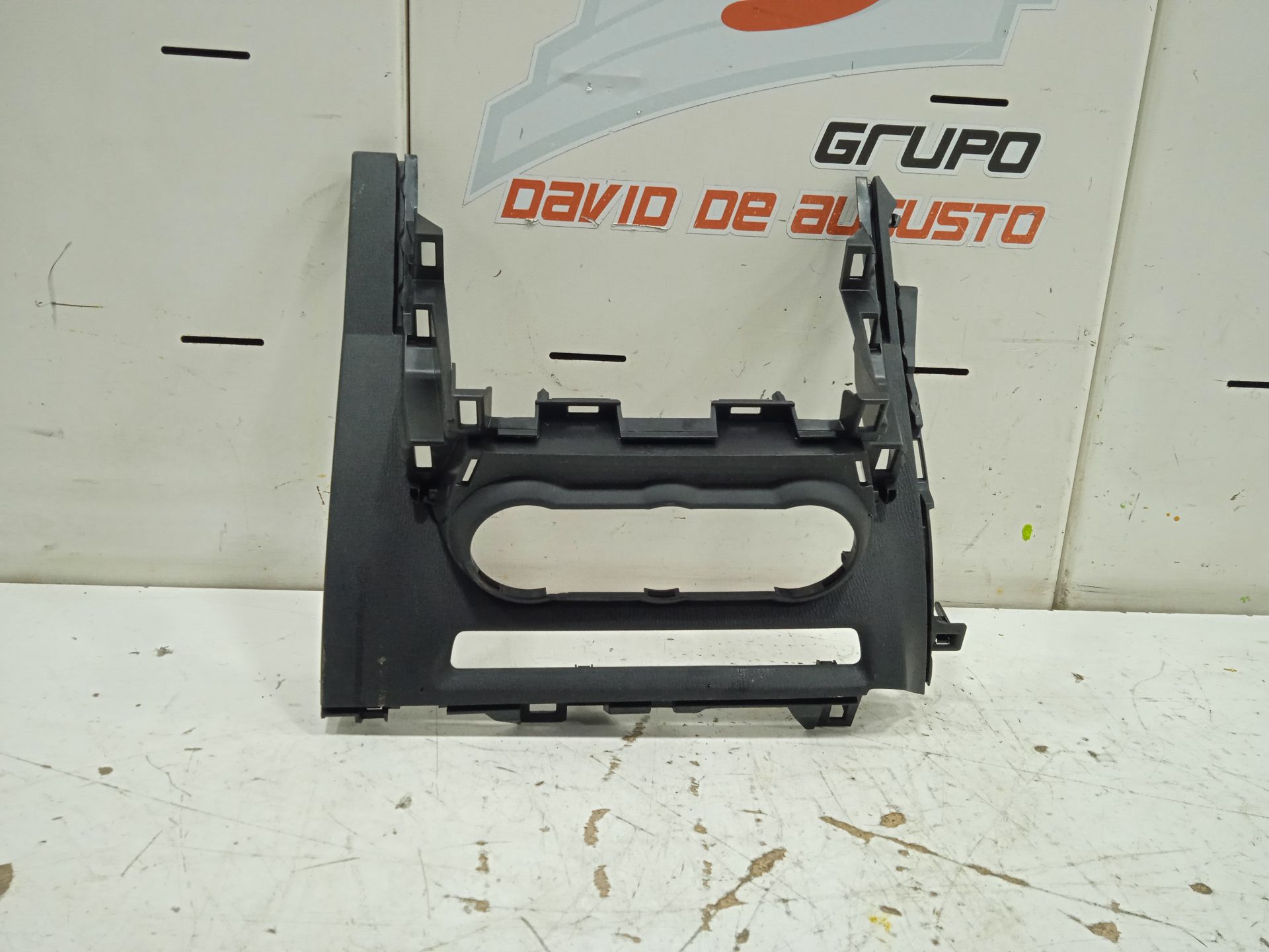 CARCASA CENTRAL DE RADIO Y CLIMA MAZDA CX-3 Evolution
